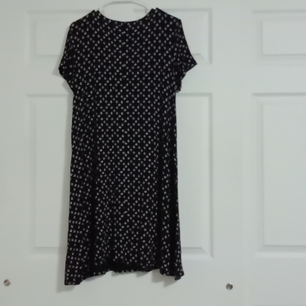 #218 Old Navy Black and White Women's V-Neck dress. Size: Large - Picture 7 of 8